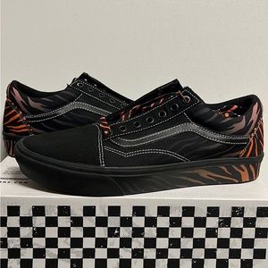 Discovery X Comfycush Old Skool